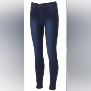 "MUDD" Jrs (5) Flattering Midrise Leggings in Excellent Condition.